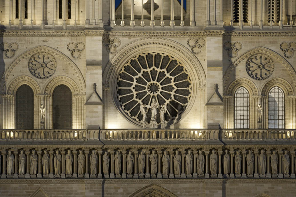 Notre-Dame de París, fachada occidental, galería de los Reyes y rosa, 2011