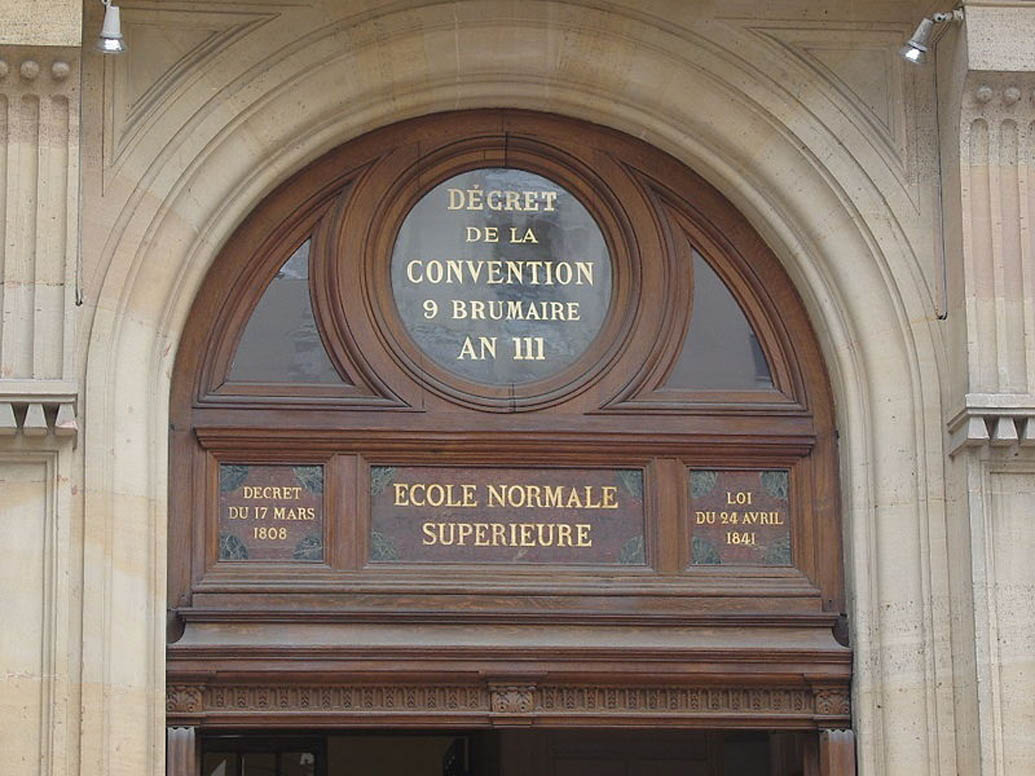 Paris, Rue d'Ulm, Ecole normale supérieure, Medaillon der Eingangstür
