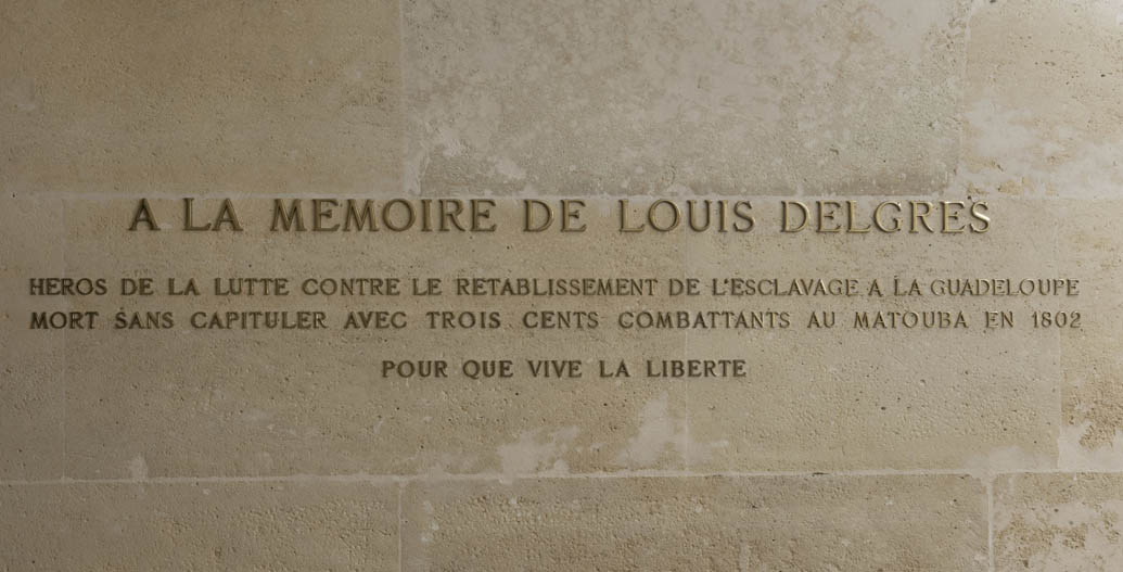 Inschrift zum Gedenken an Louis Delgrès